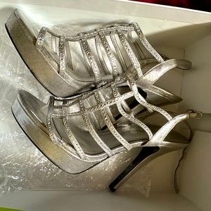 Adrianna papell heels